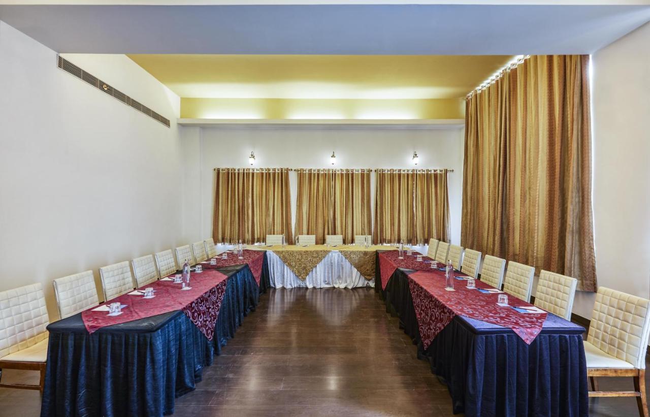 Отель Club Mahindra Удайпур Экстерьер фото