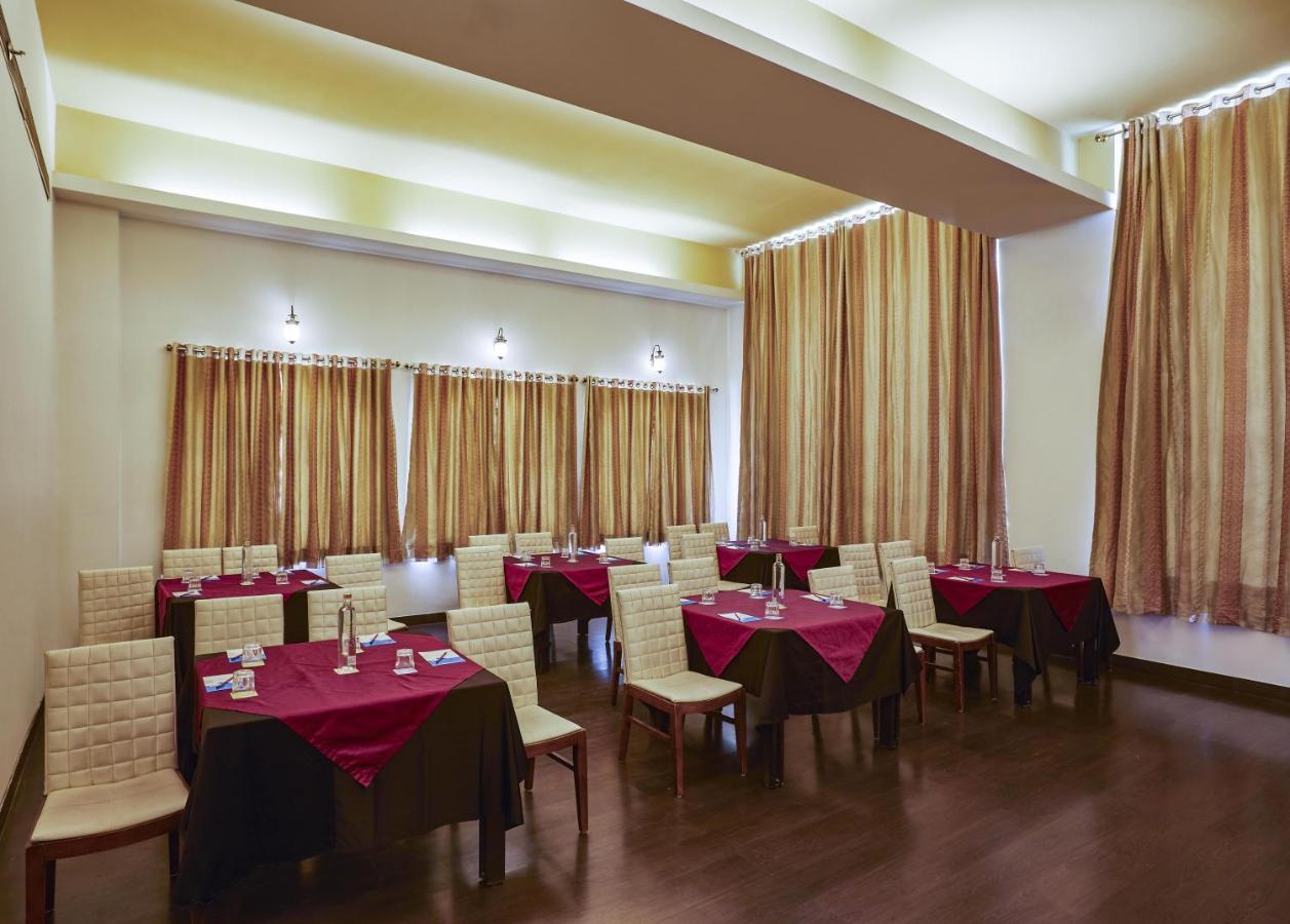 Отель Club Mahindra Удайпур Экстерьер фото