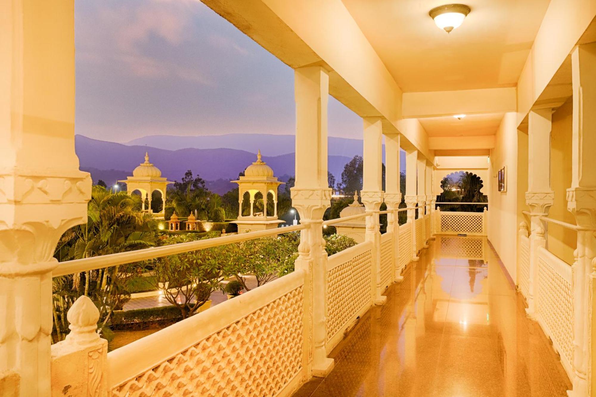 Отель Club Mahindra Удайпур Экстерьер фото