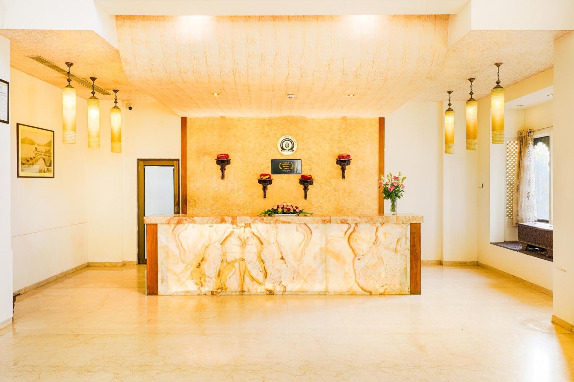Отель Club Mahindra Удайпур Экстерьер фото