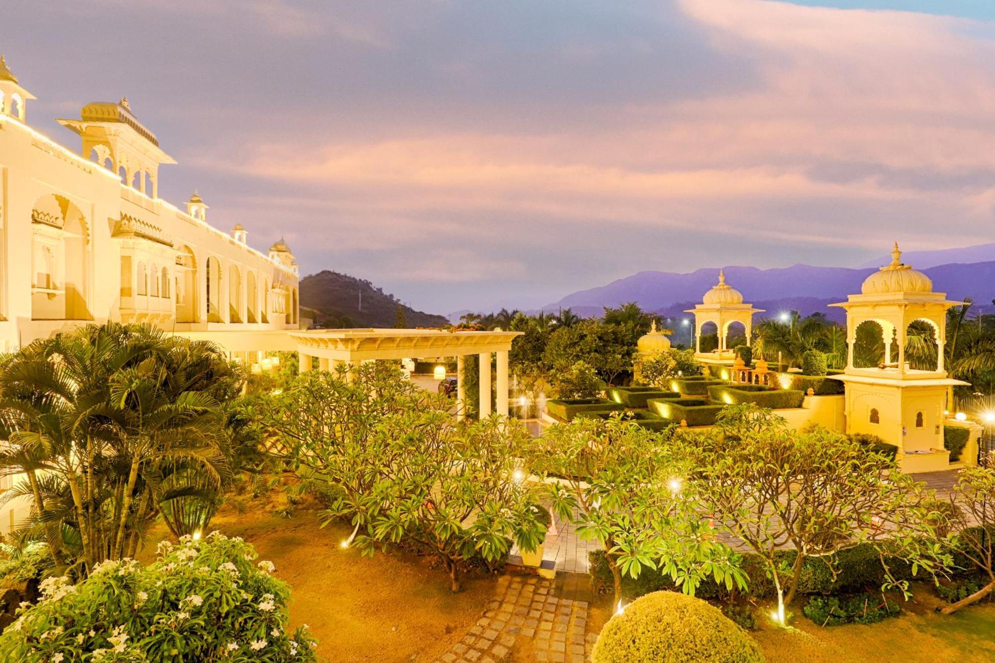 Отель Club Mahindra Удайпур Экстерьер фото