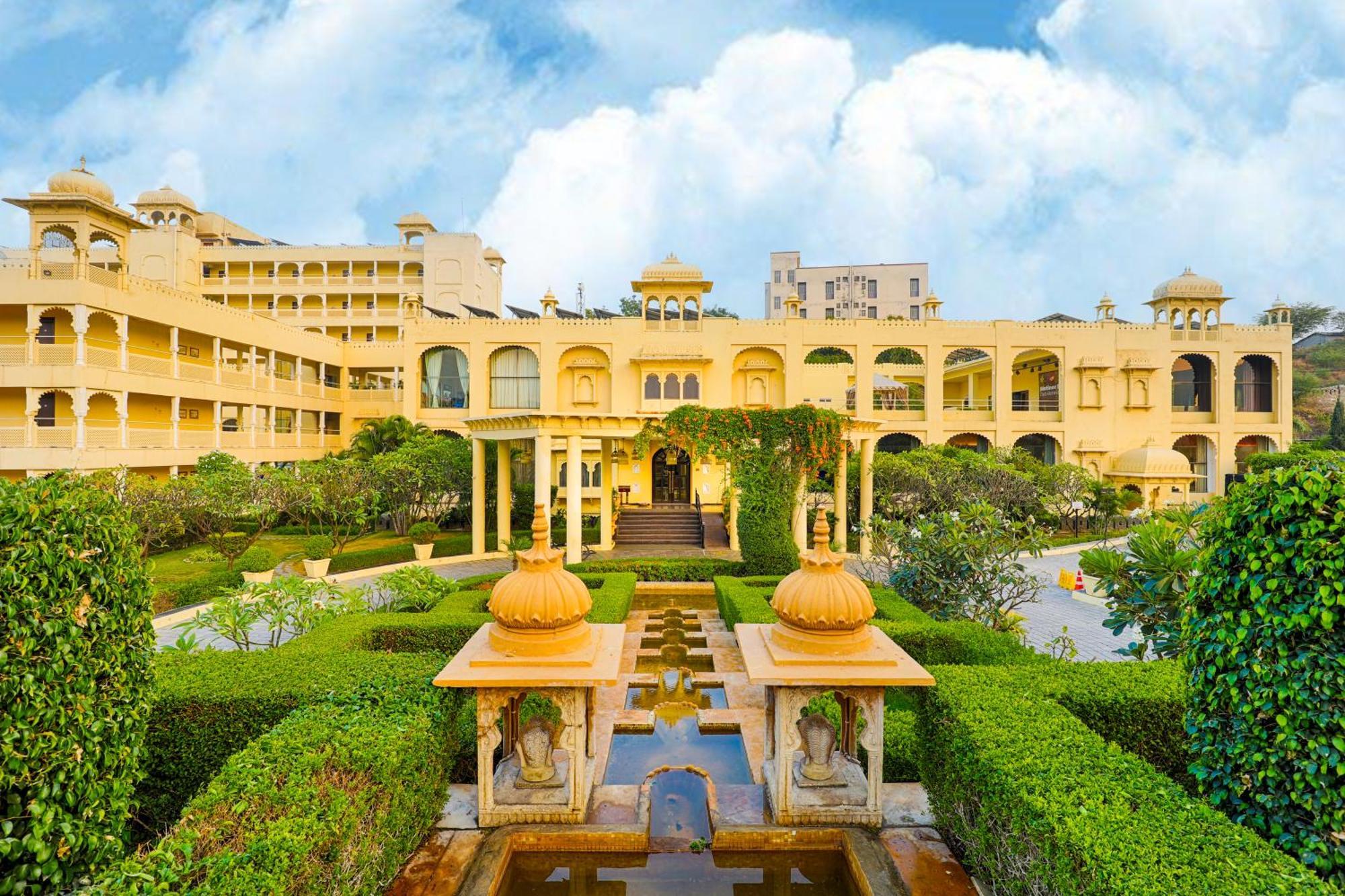 Отель Club Mahindra Удайпур Экстерьер фото