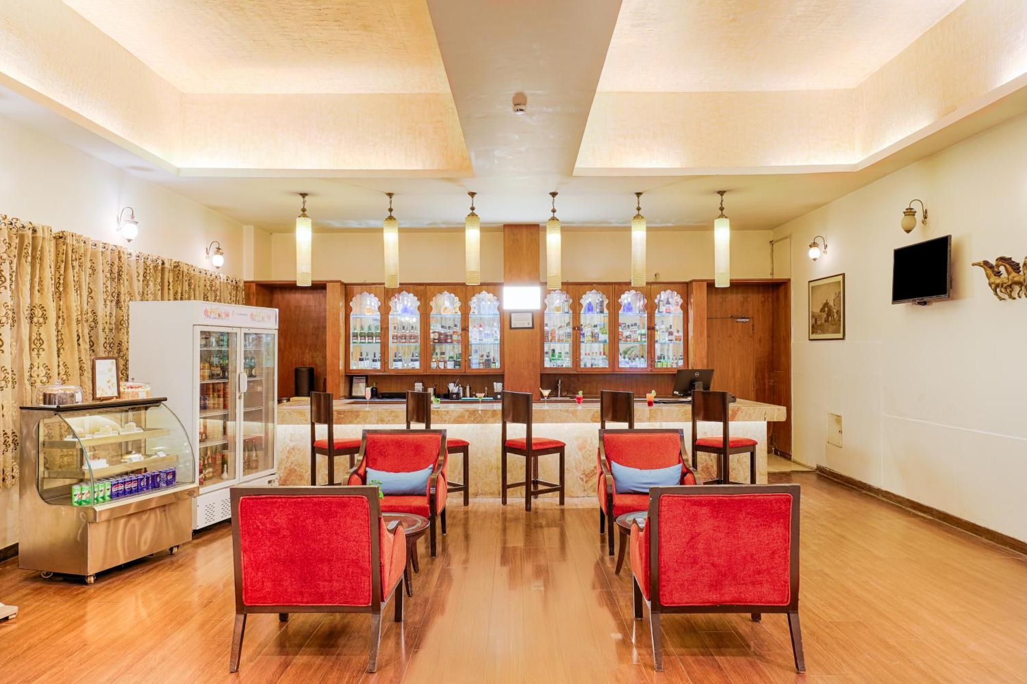Отель Club Mahindra Удайпур Экстерьер фото