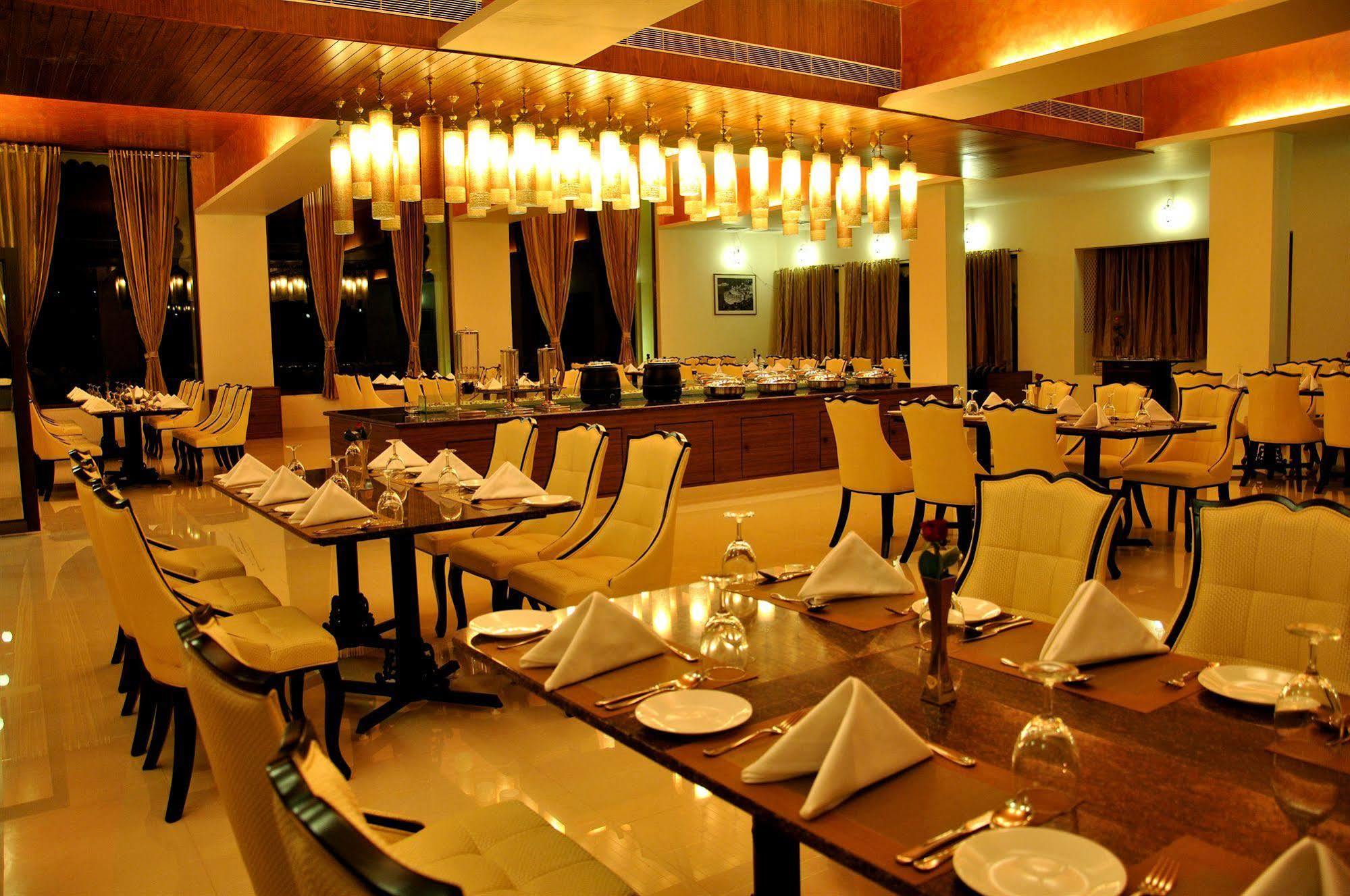 Отель Club Mahindra Удайпур Экстерьер фото